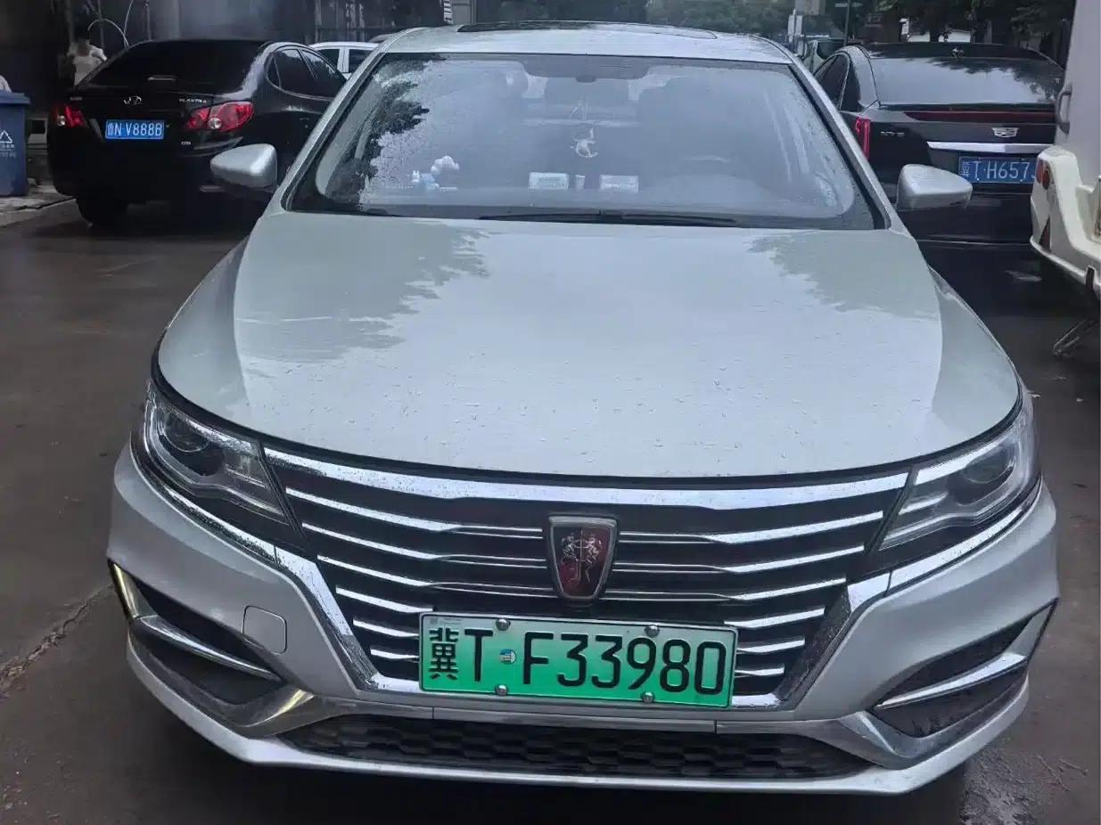 Roewe i6 New Energy 2017 45T Hybrid Connected Smart Edition — миниатюра 1