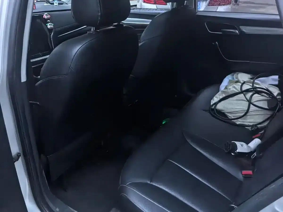 Roewe i6 New Energy 2017 45T Hybrid Connected Smart Edition — миниатюра 6