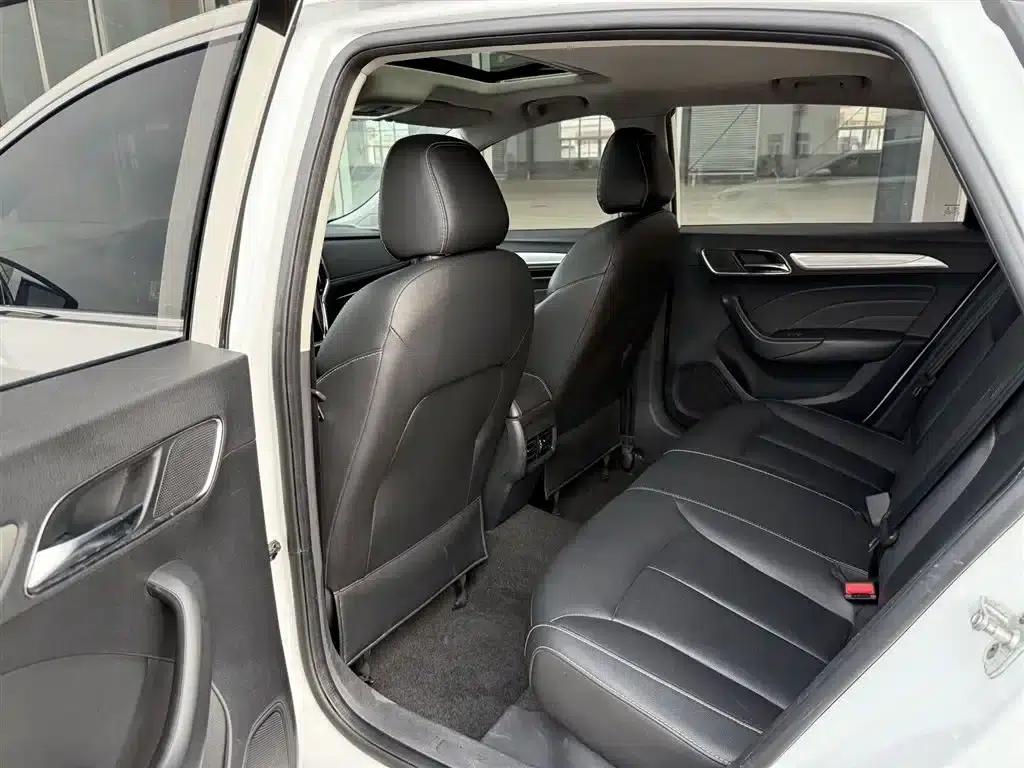 Roewe i6 New Energy 2017 45T Hybrid Connected Smart Edition — миниатюра 11