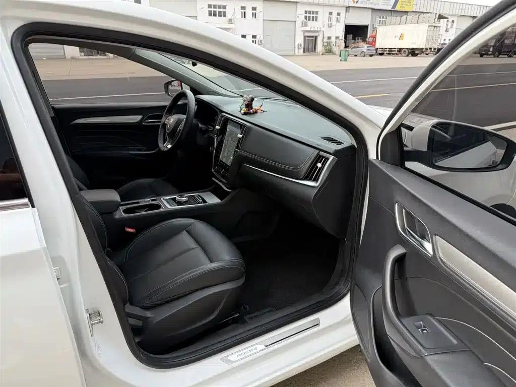 Roewe i6 New Energy 2017 45T Hybrid Connected Smart Edition — миниатюра 13
