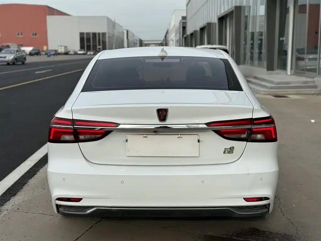 Roewe i6 New Energy 2017 45T Hybrid Connected Smart Edition — миниатюра 4