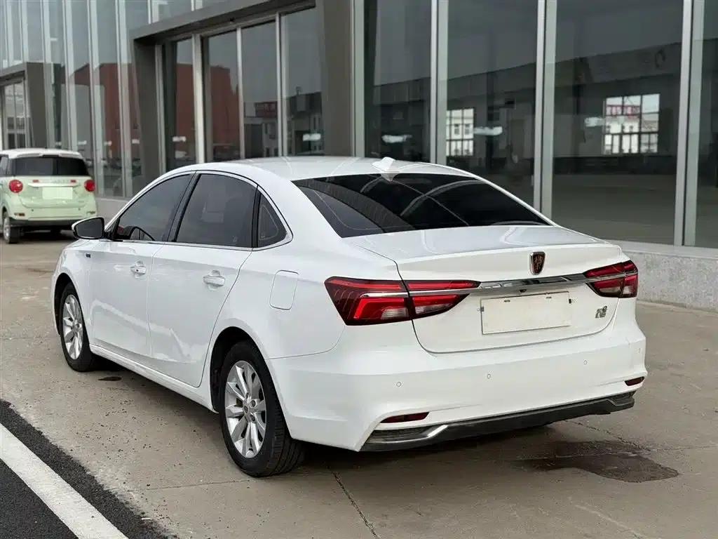 Roewe i6 New Energy 2017 45T Hybrid Connected Smart Edition — миниатюра 7