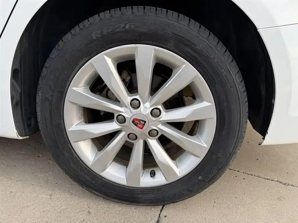 Roewe i6 New Energy 2017 45T Hybrid Connected Smart Edition — миниатюра 8