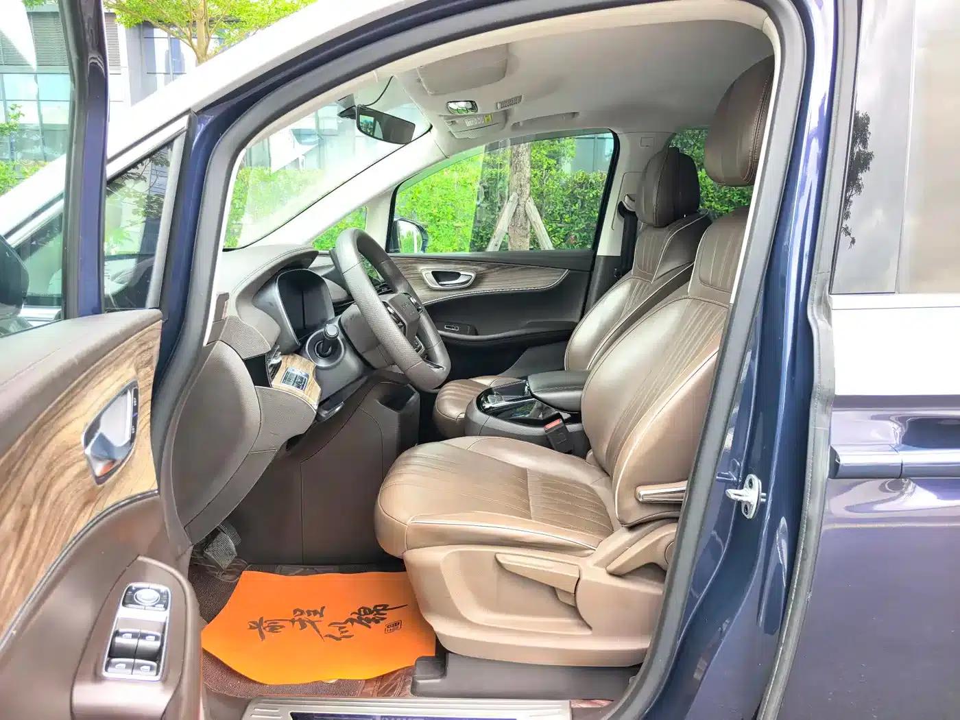 Roewe iMAX8 New Energy 2022 Silver Edition — миниатюра 12