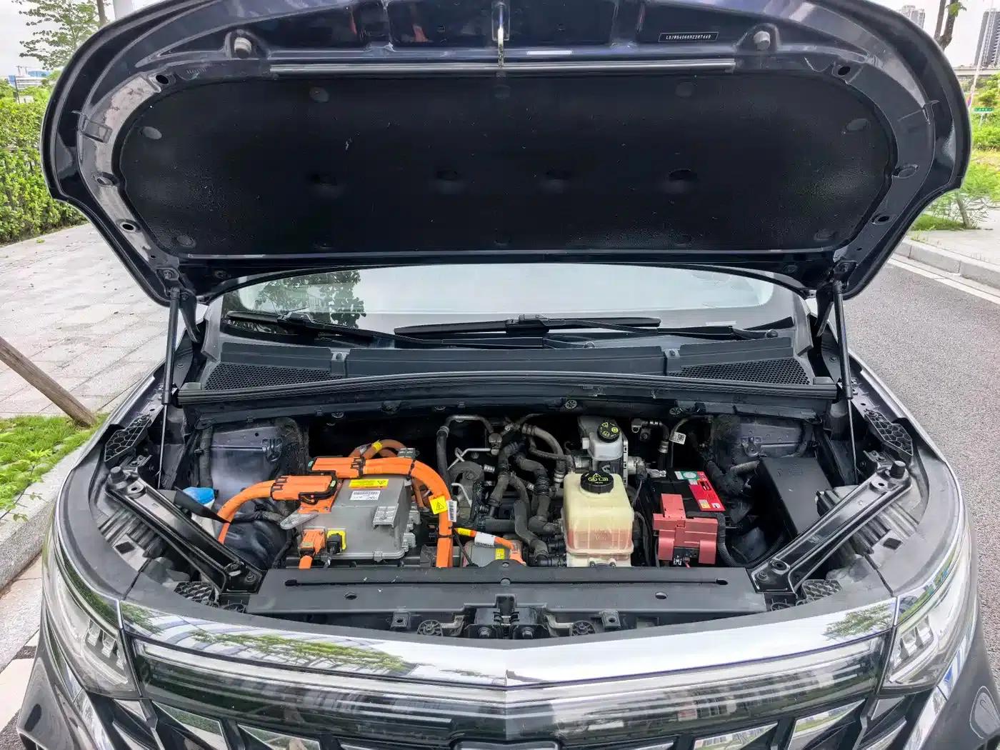 Roewe iMAX8 New Energy 2022 Silver Edition — миниатюра 27