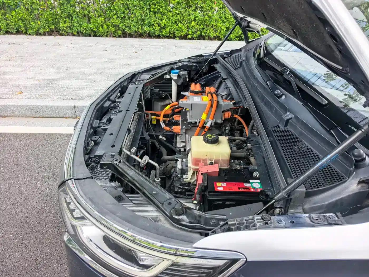 Roewe iMAX8 New Energy 2022 Silver Edition — миниатюра 29