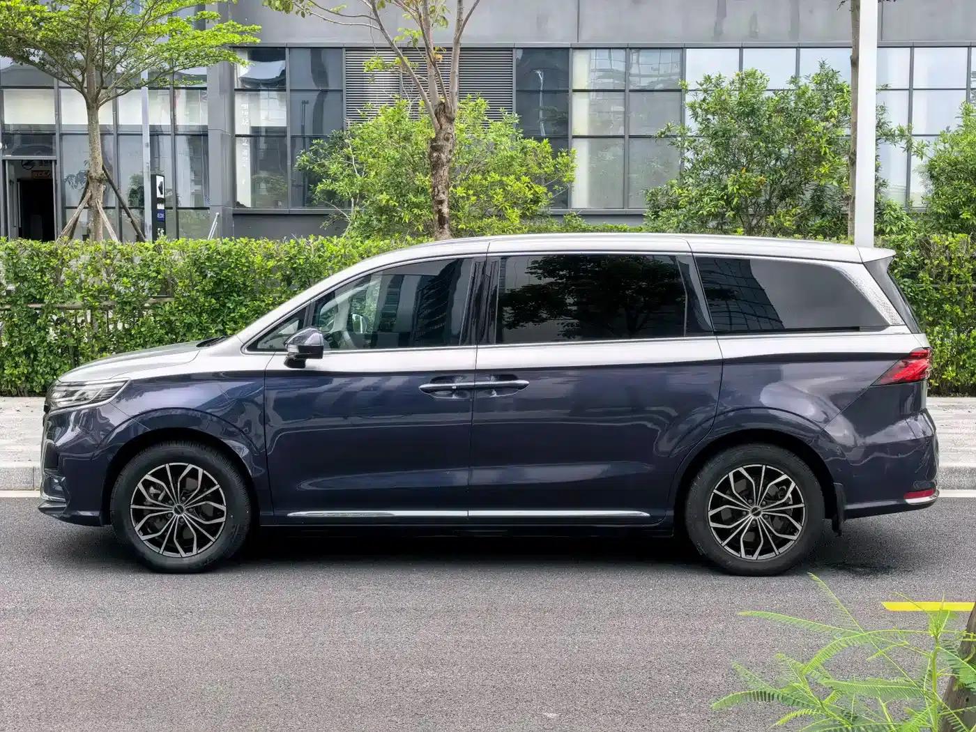 Roewe iMAX8 New Energy 2022 Silver Edition — миниатюра 4