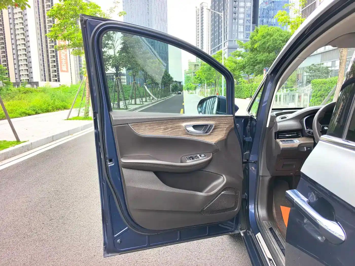 Roewe iMAX8 New Energy 2022 Silver Edition — миниатюра 10