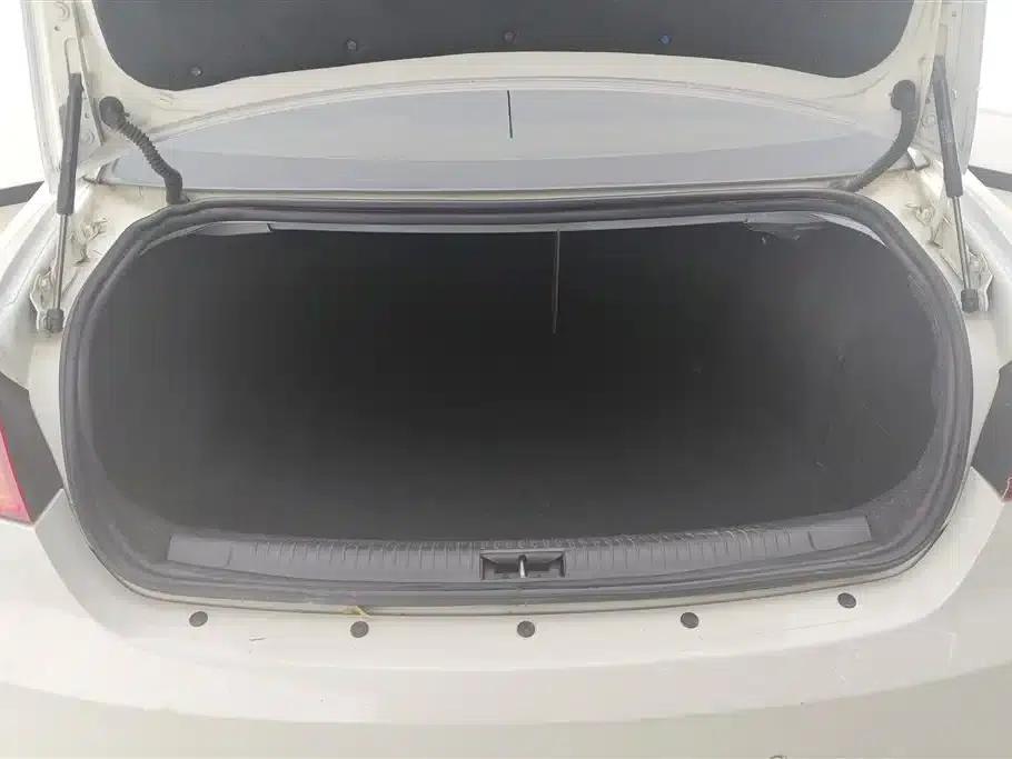 Roewe 550 2012 Model 550 1.8L Automatic Value Edition — миниатюра 4