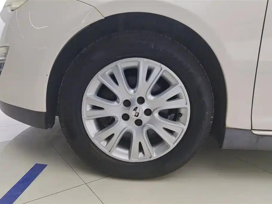 Roewe 550 2012 Model 550 1.8L Automatic Value Edition — миниатюра 6