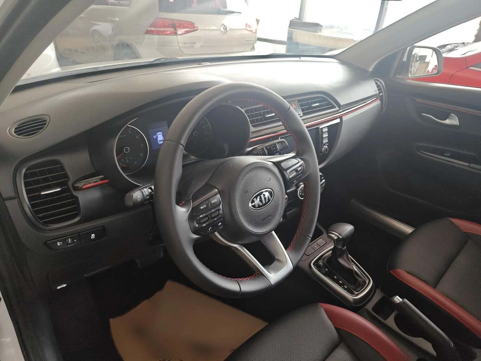 Kia KX Cross 2018 1.6L Automatic Dynamic Sunroof Version — миниатюра 11