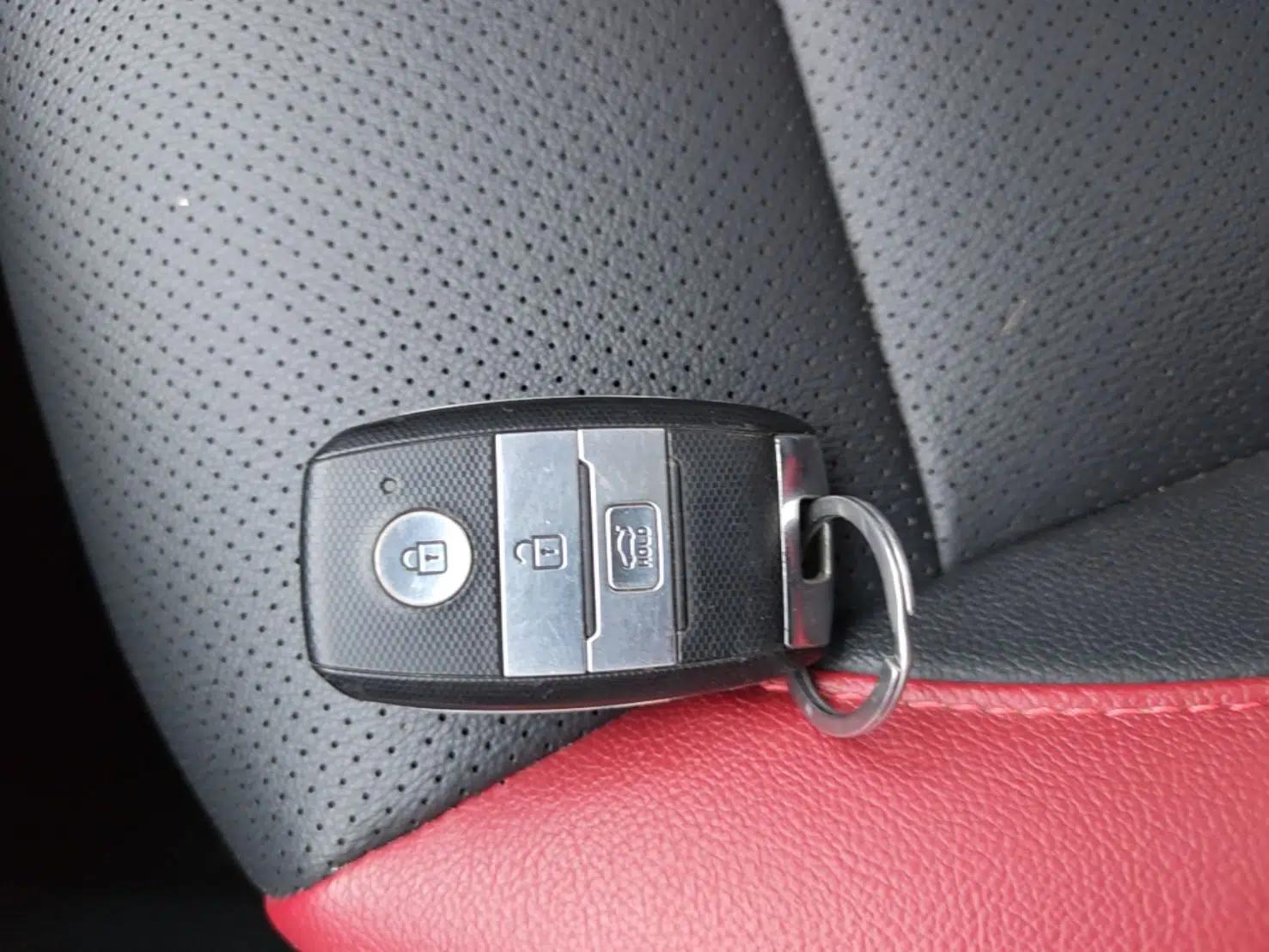 Kia KX Cross 2018 1.6L Automatic Dynamic Sunroof Version — миниатюра 28