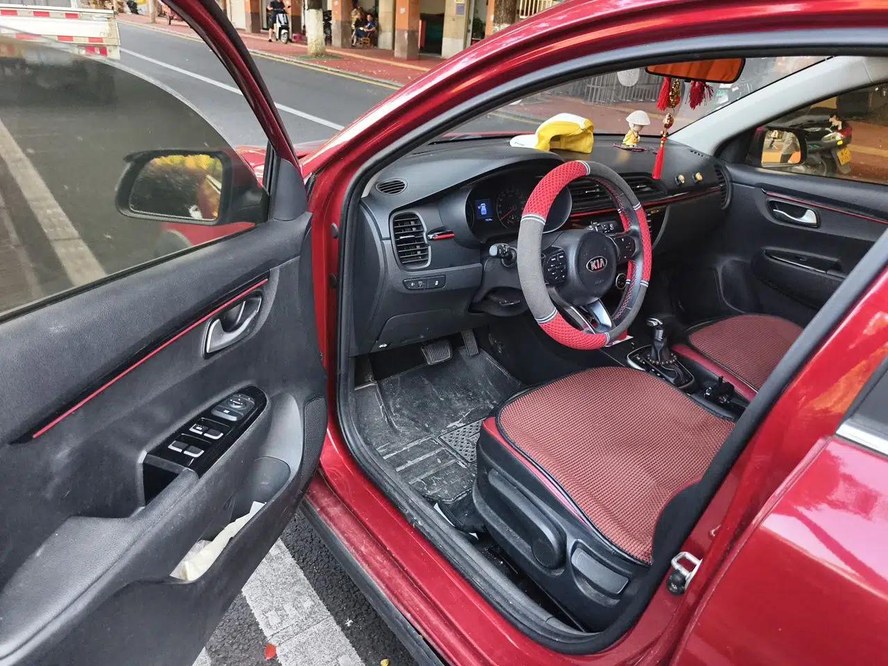 Kia KX Cross 2018 1.6L Automatic Dynamic Sunroof Version — миниатюра 16