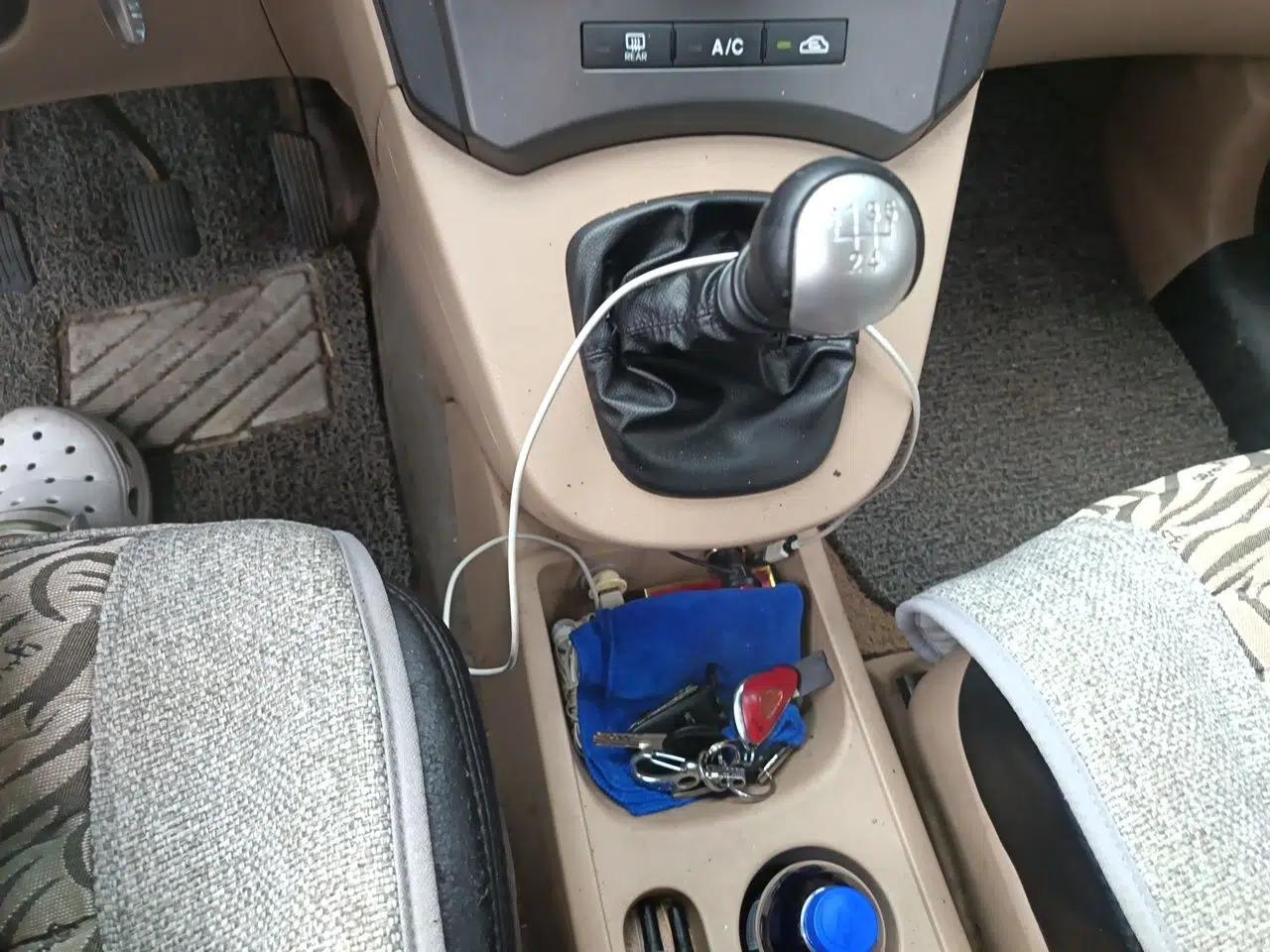 Kia Carens 2011 1.6L 5-Seater Manual Comfort Edition — миниатюра 14