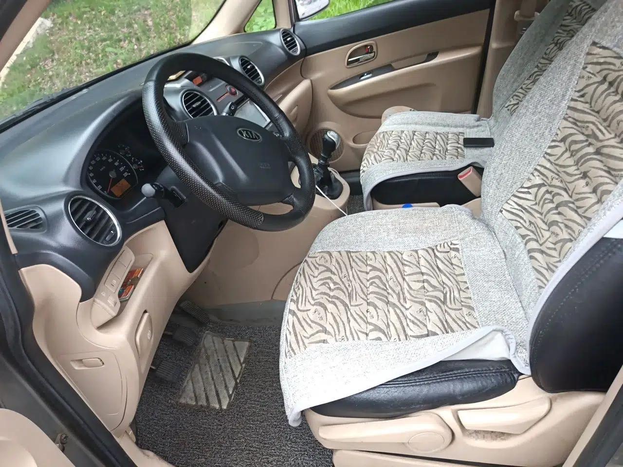 Kia Carens 2011 1.6L 5-Seater Manual Comfort Edition — миниатюра 15