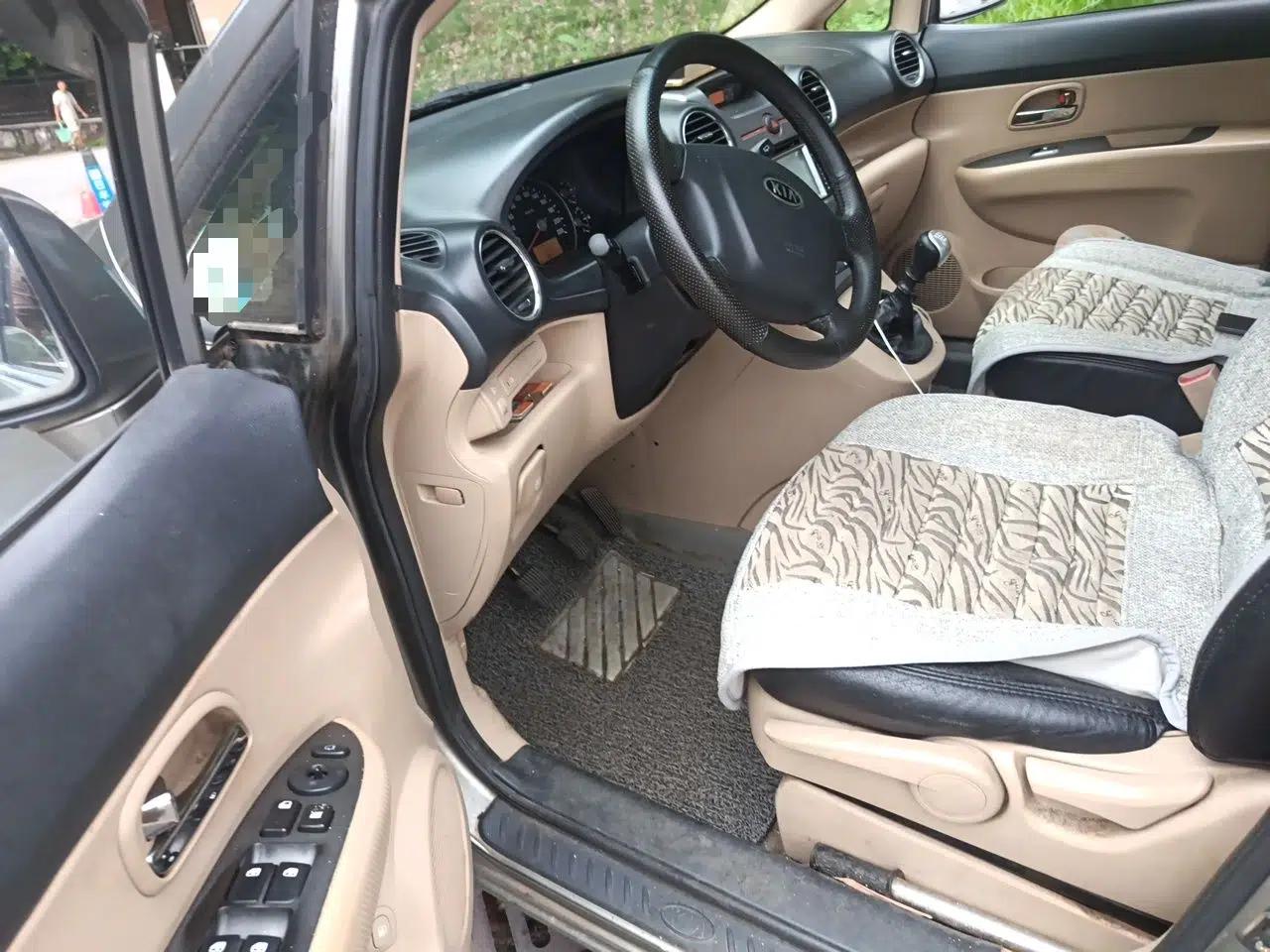 Kia Carens 2011 1.6L 5-Seater Manual Comfort Edition — миниатюра 16