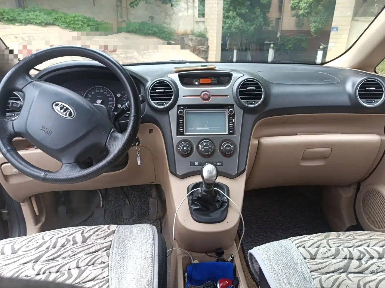 Kia Carens 2011 1.6L 5-Seater Manual Comfort Edition — миниатюра 9