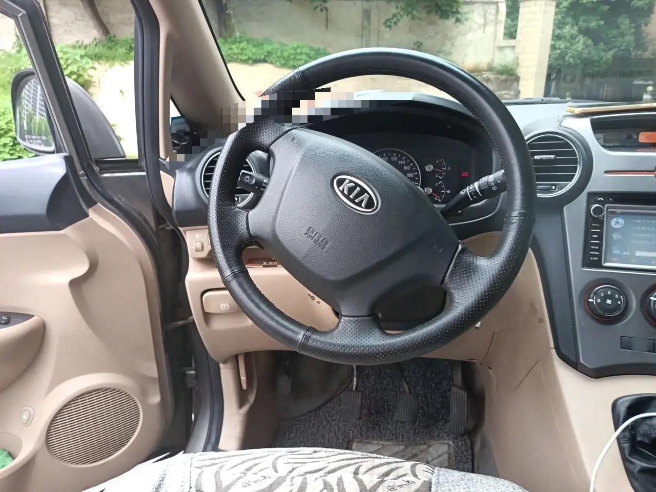 Kia Carens 2011 1.6L 5-Seater Manual Comfort Edition — миниатюра 10