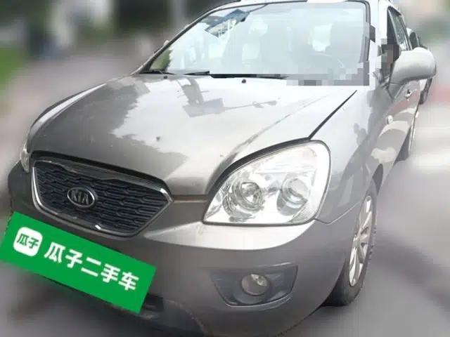 Kia Carens 2011 1.6L 5-Seater Manual Comfort Edition
