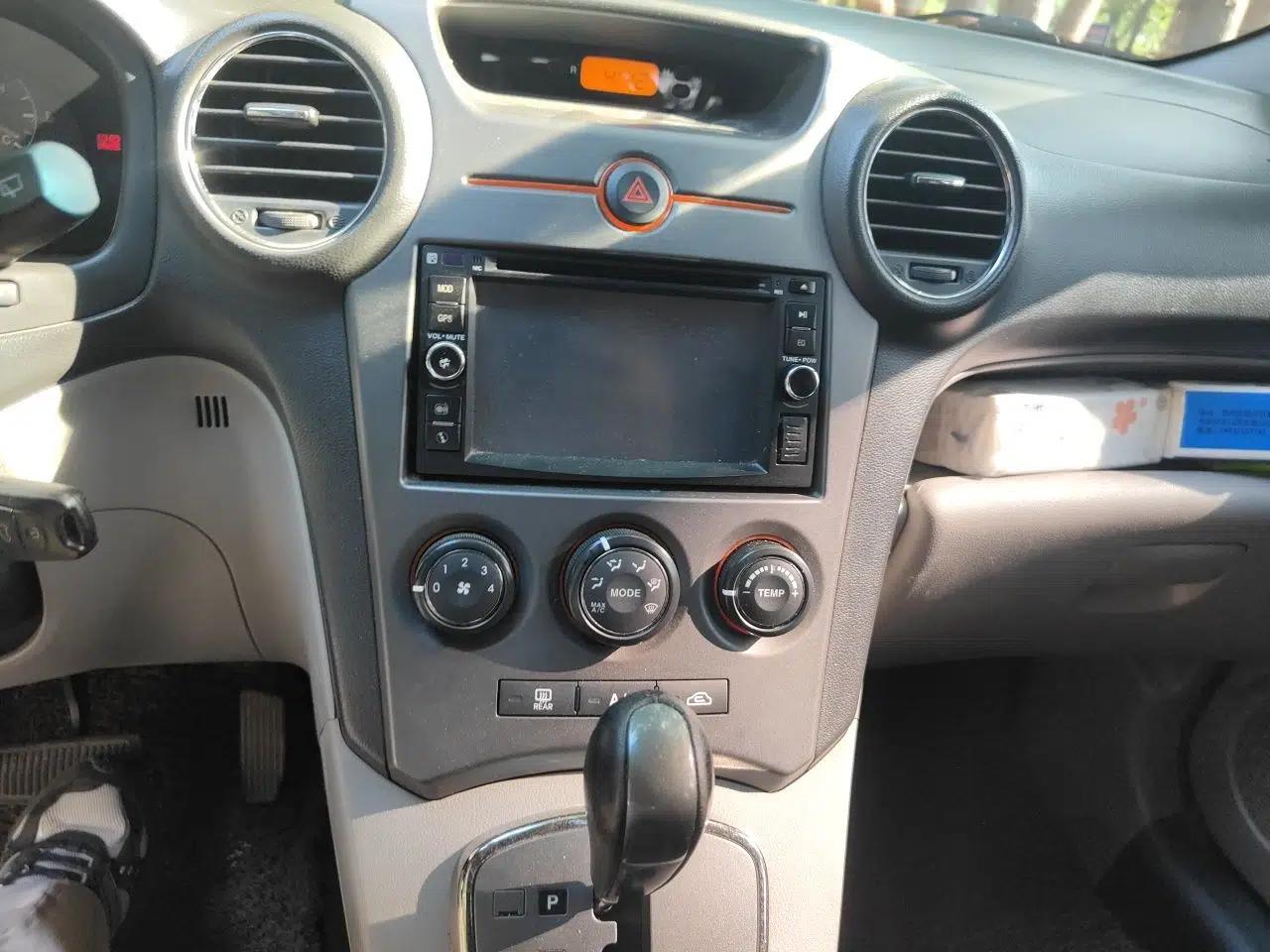 Kia Carens 2011 2.0L 7-Seater Automatic Standard Edition — миниатюра 13