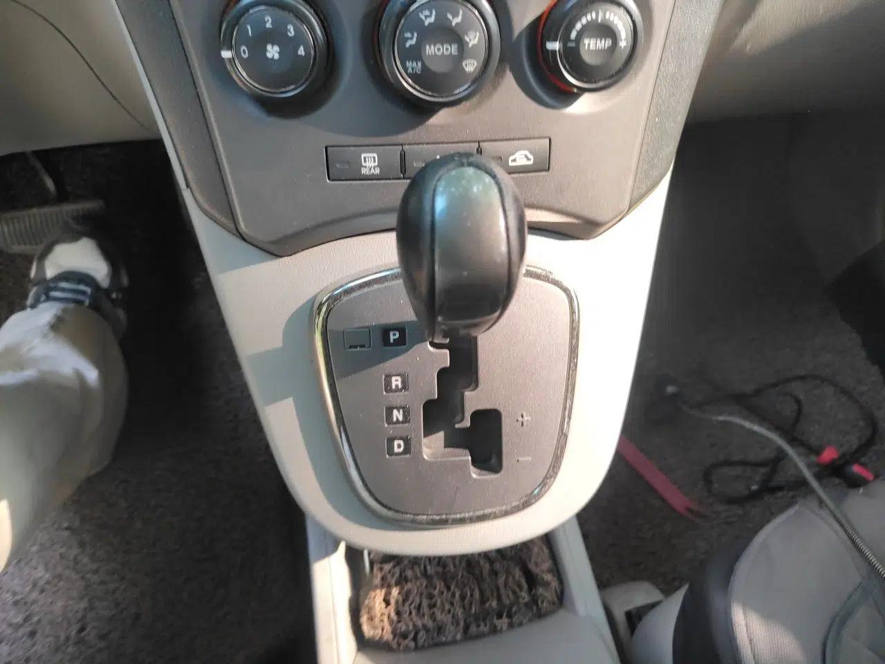 Kia Carens 2011 2.0L 7-Seater Automatic Standard Edition — миниатюра 14