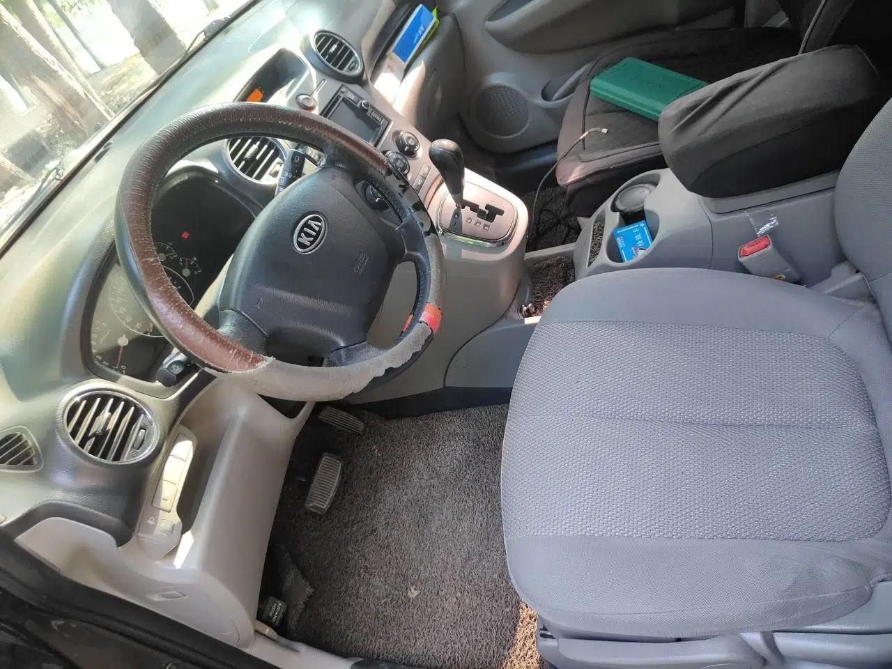 Kia Carens 2011 2.0L 7-Seater Automatic Standard Edition — миниатюра 15