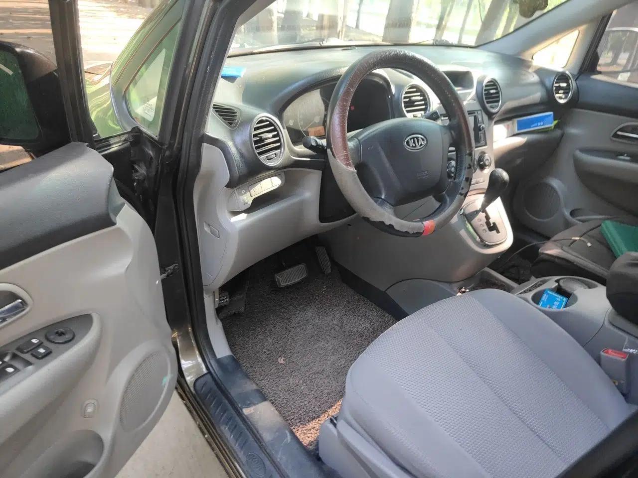 Kia Carens 2011 2.0L 7-Seater Automatic Standard Edition — миниатюра 16