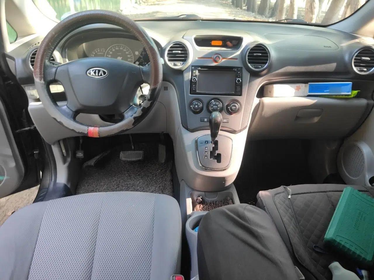 Kia Carens 2011 2.0L 7-Seater Automatic Standard Edition — миниатюра 9
