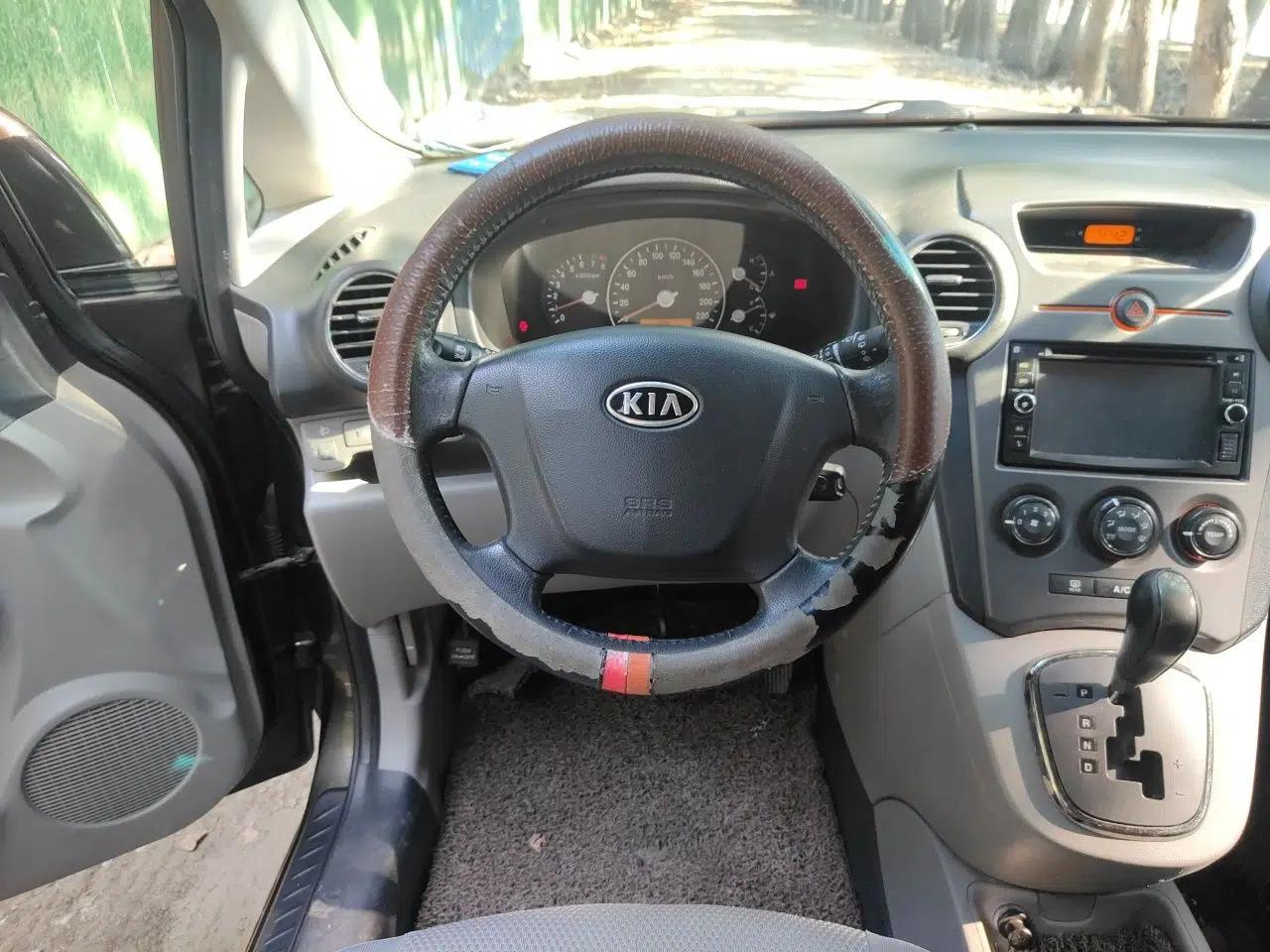 Kia Carens 2011 2.0L 7-Seater Automatic Standard Edition — миниатюра 10
