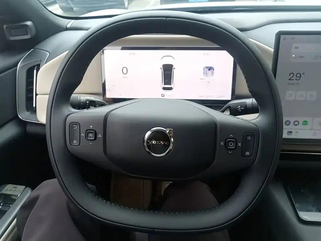 2026 Volvo XC70 Plug-in Hybrid (Two-Wheel Drive, Long Range, Core) — миниатюра 11