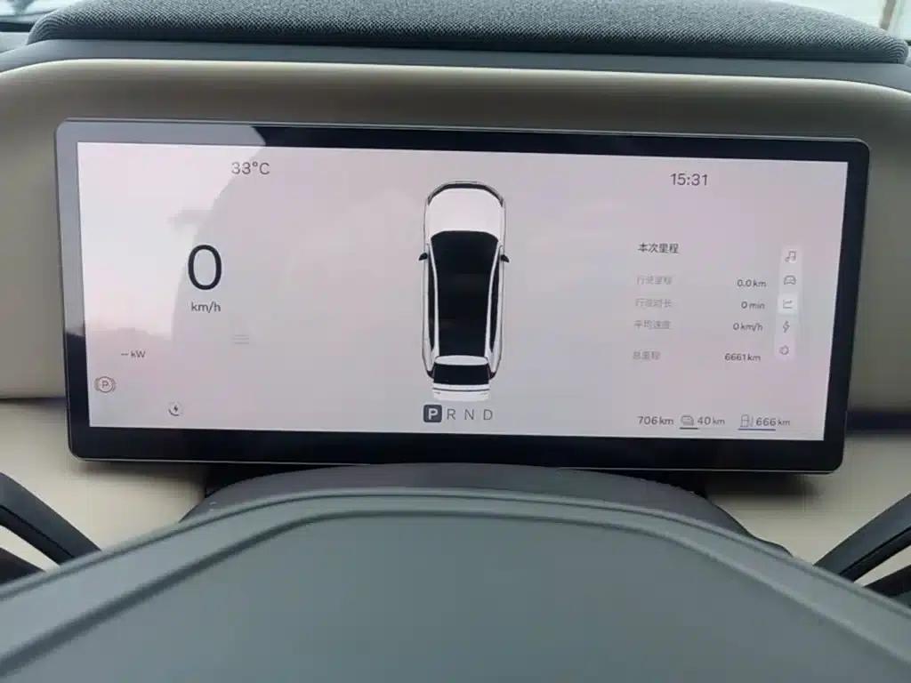 2026 Volvo XC70 Plug-in Hybrid (Two-Wheel Drive, Long Range, Core) — миниатюра 12