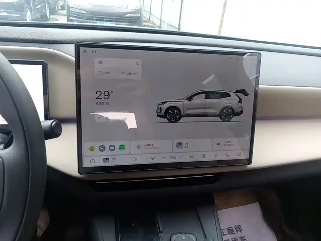 2026 Volvo XC70 Plug-in Hybrid (Two-Wheel Drive, Long Range, Core) — миниатюра 13