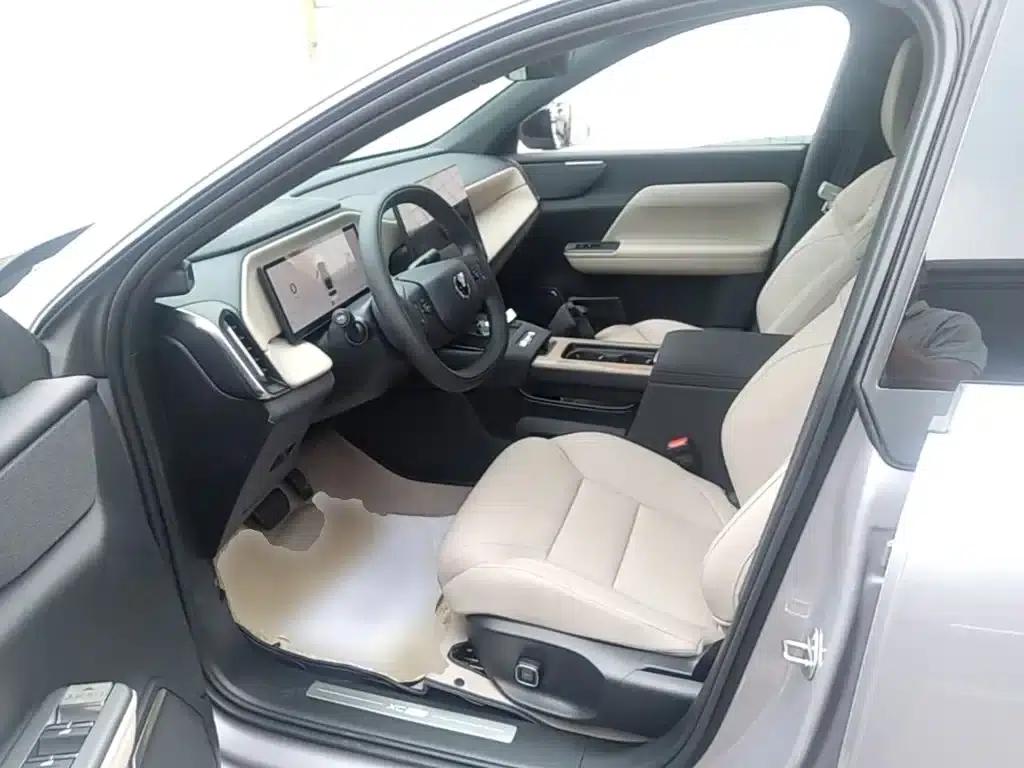 2026 Volvo XC70 Plug-in Hybrid (Two-Wheel Drive, Long Range, Core) — миниатюра 15