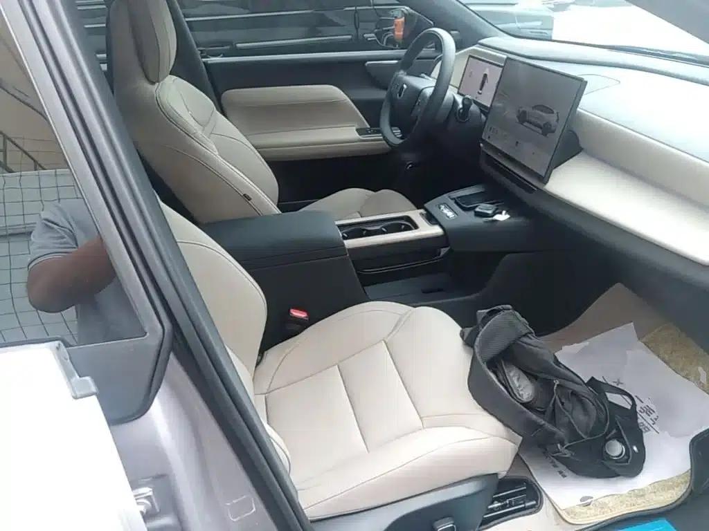 2026 Volvo XC70 Plug-in Hybrid (Two-Wheel Drive, Long Range, Core) — миниатюра 25