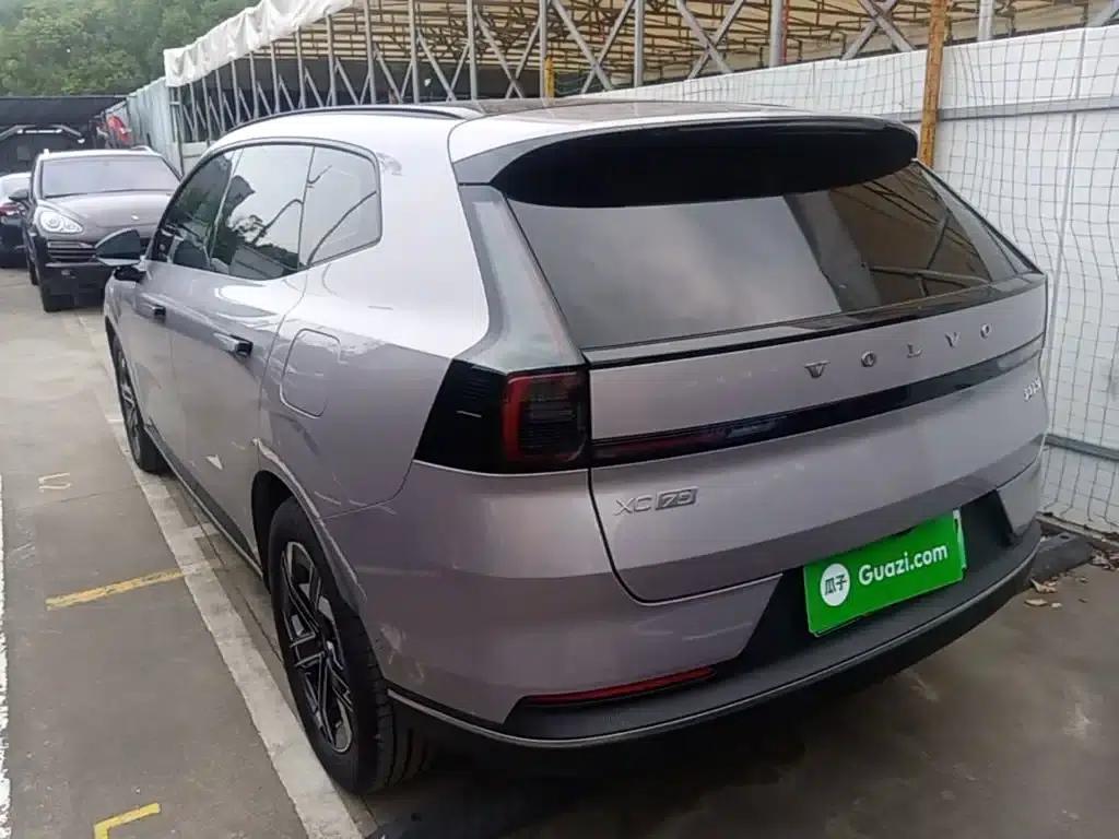 2026 Volvo XC70 Plug-in Hybrid (Two-Wheel Drive, Long Range, Core) — миниатюра 5