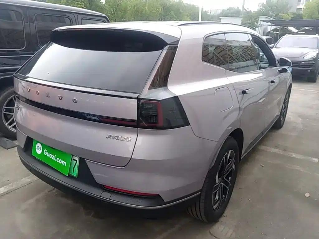 2026 Volvo XC70 Plug-in Hybrid (Two-Wheel Drive, Long Range, Core) — миниатюра 7