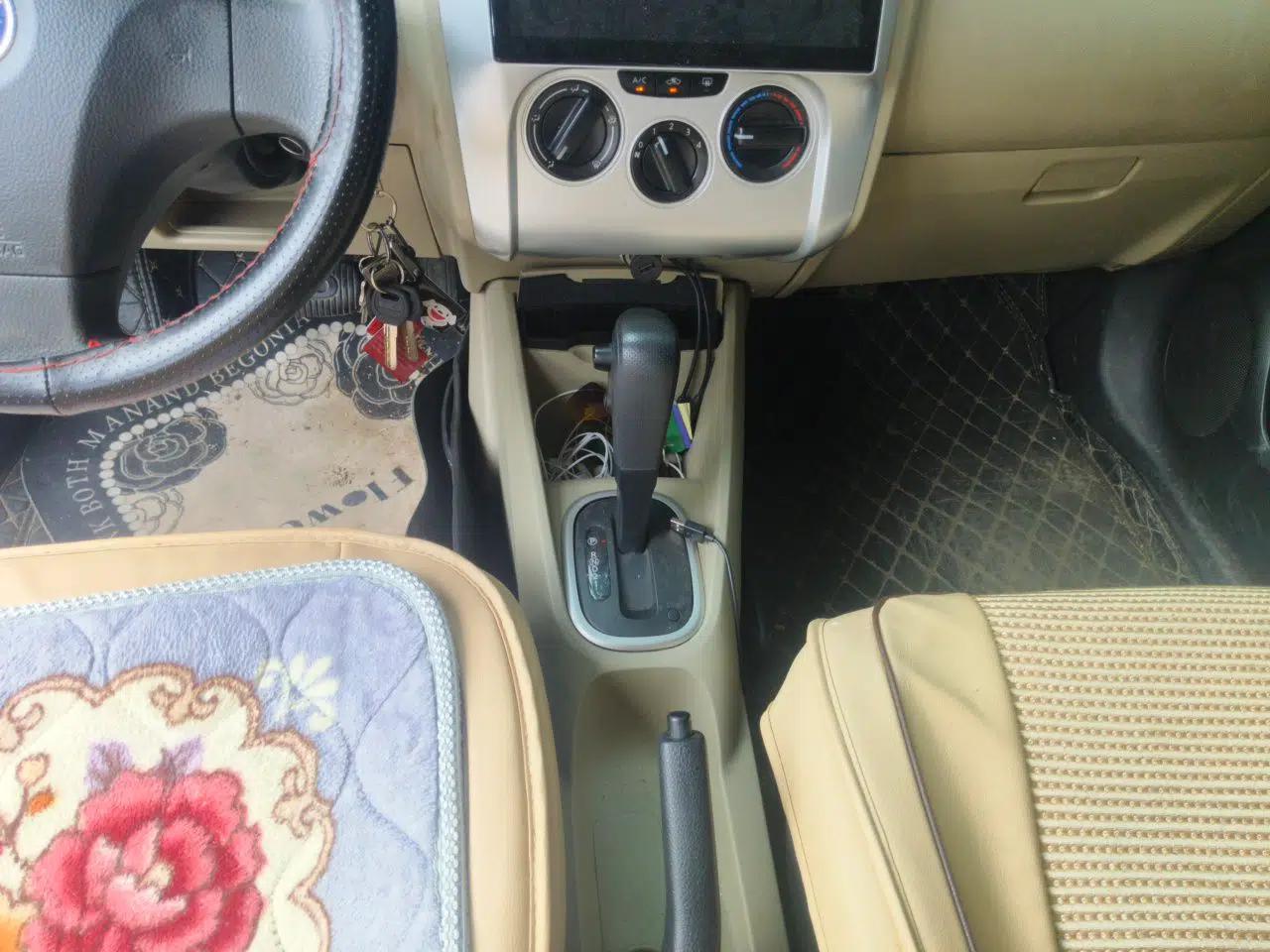 Venucia R50 2013 1.6L Automatic Fashion Edition — миниатюра 14