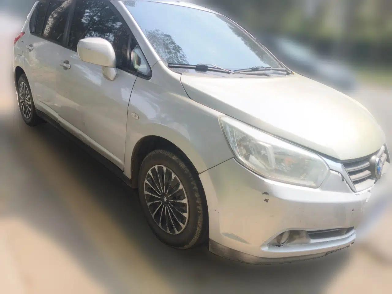 Venucia R50 2013 1.6L Automatic Fashion Edition — миниатюра 3