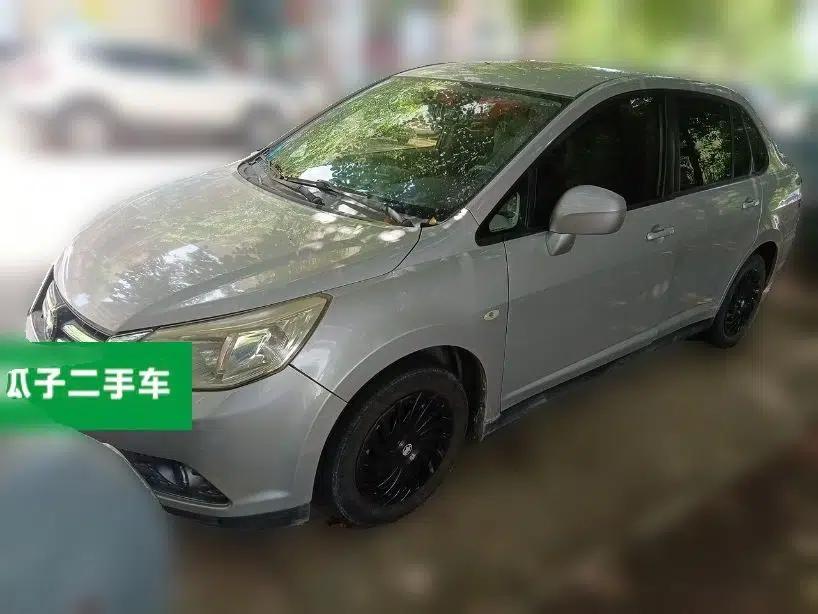 Venucia D50 2015 1.6L Automatic Fashion Edition — миниатюра 1