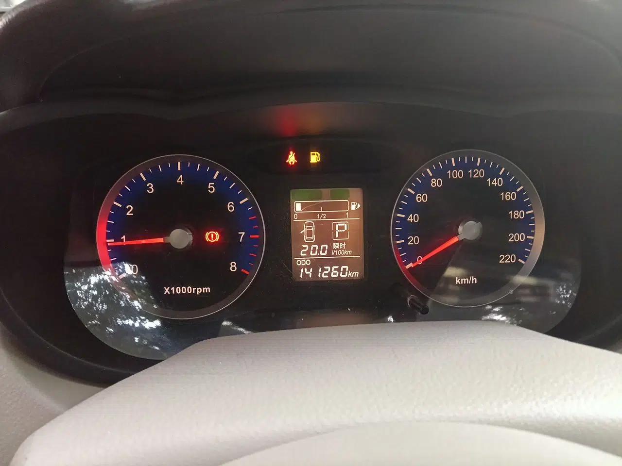Venucia D50 2015 1.6L Automatic Fashion Edition — миниатюра 11