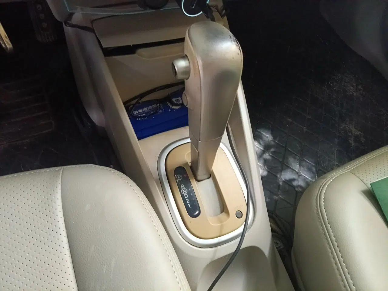 Venucia D50 2015 1.6L Automatic Fashion Edition — миниатюра 14