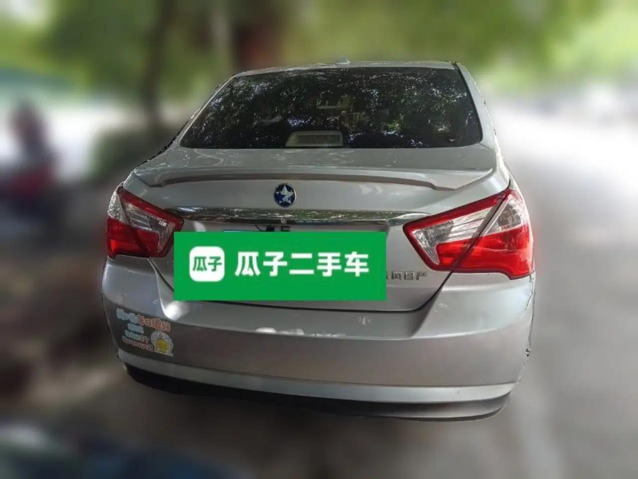 Venucia D50 2015 1.6L Automatic Fashion Edition — миниатюра 5