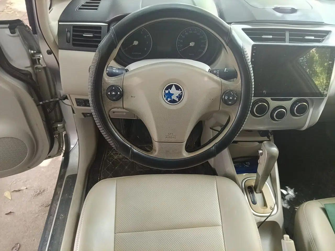 Venucia D50 2015 1.6L Automatic Fashion Edition — миниатюра 10