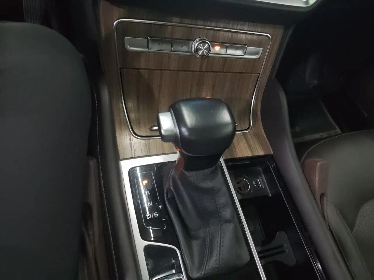 Roewe RX8 2018 30T Smart Connectivity Two-Wheel Drive Flagship Edition — миниатюра 14