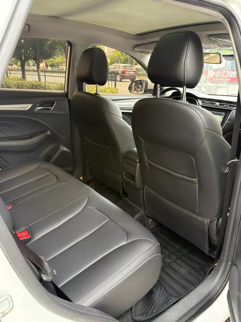 Roewe RX3 2018 1.6L CVT Internet Smart Edition — миниатюра 12
