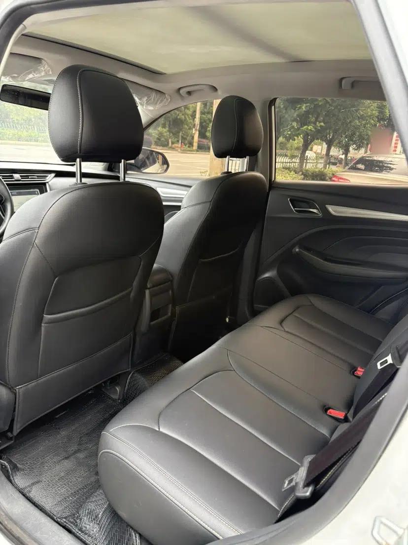 Roewe RX3 2018 1.6L CVT Internet Smart Edition — миниатюра 10