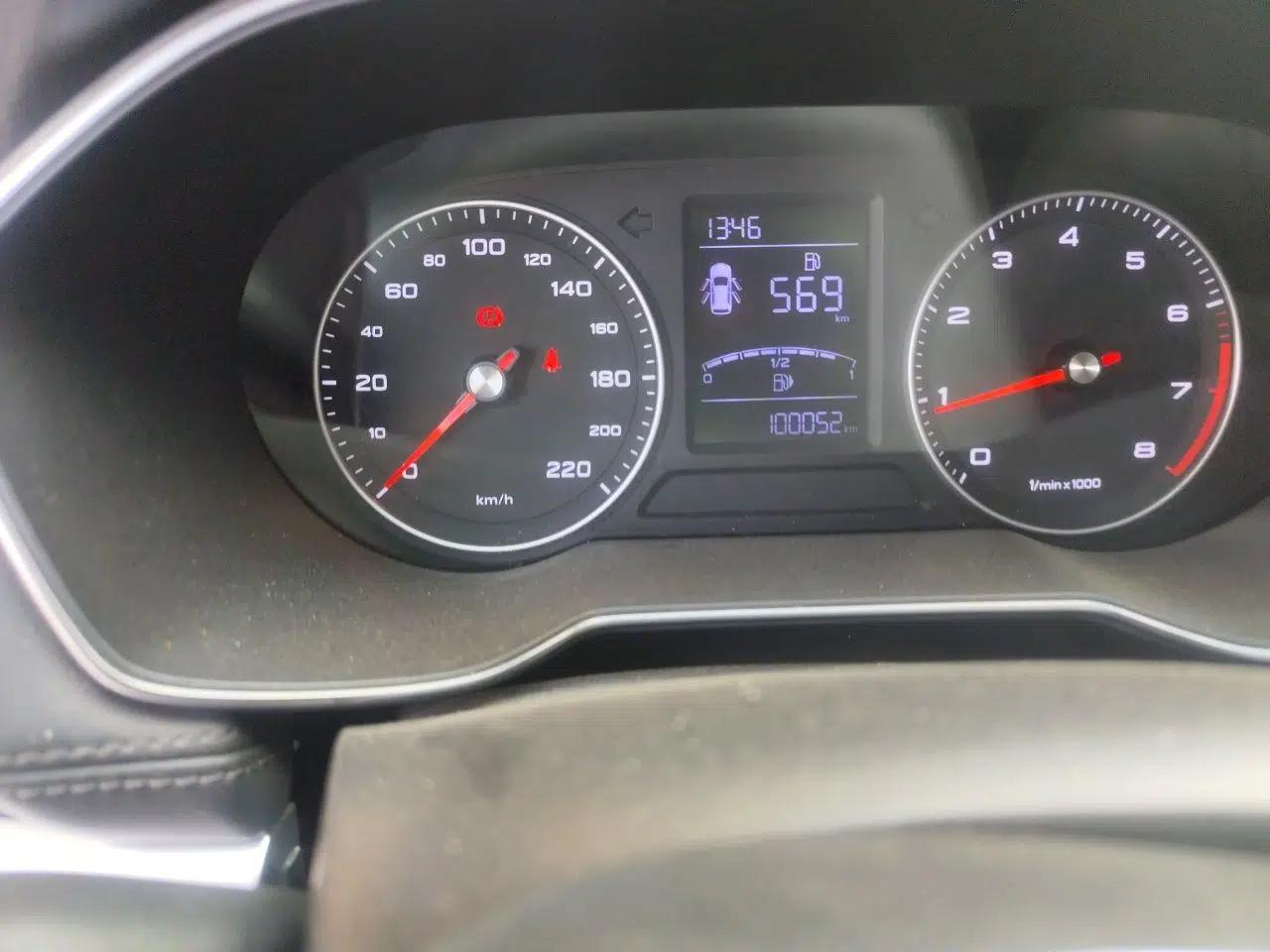 Roewe RX3 2018 1.6L Manual Internet Smart Edition — миниатюра 12