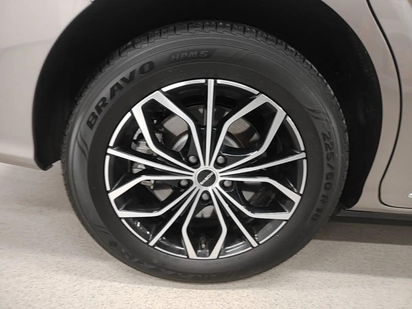 Roewe iMAX8 New Energy 2025 1.5T DMH Lu Zun Deluxe Edition — миниатюра 11
