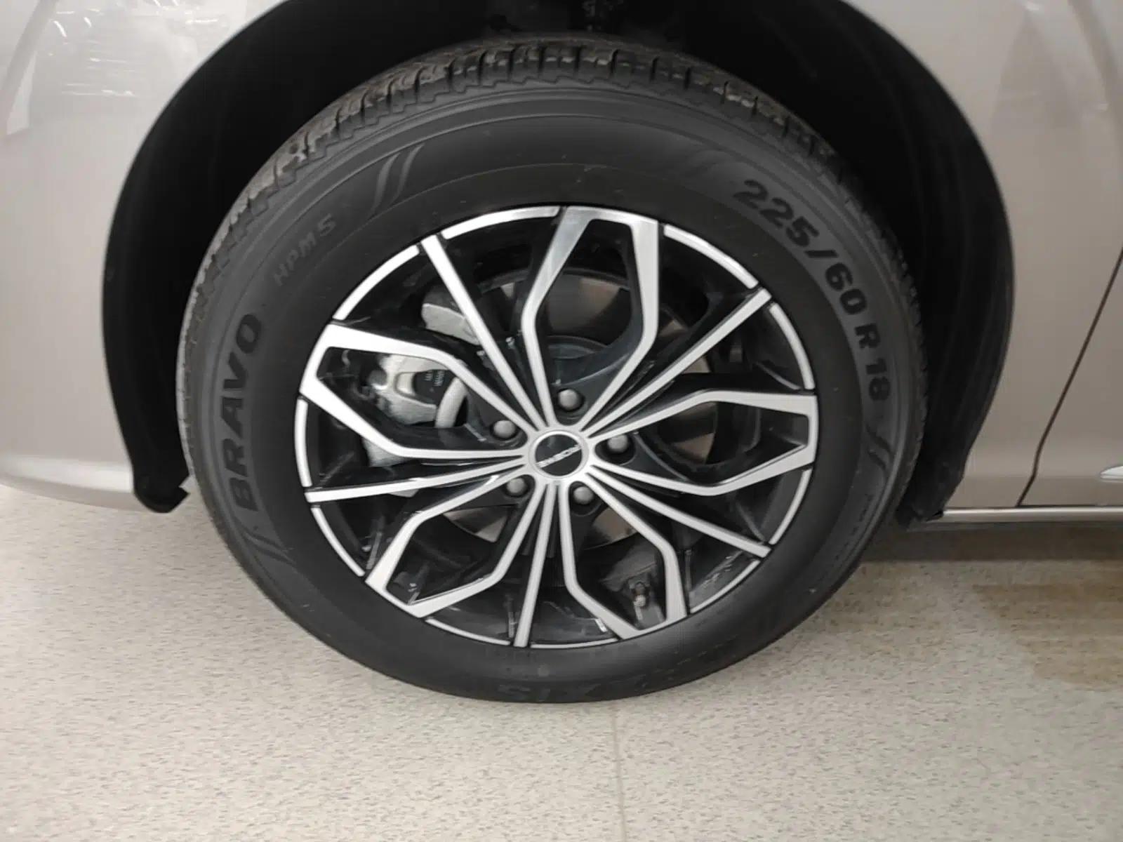 Roewe iMAX8 New Energy 2025 1.5T DMH Lu Zun Deluxe Edition — миниатюра 15