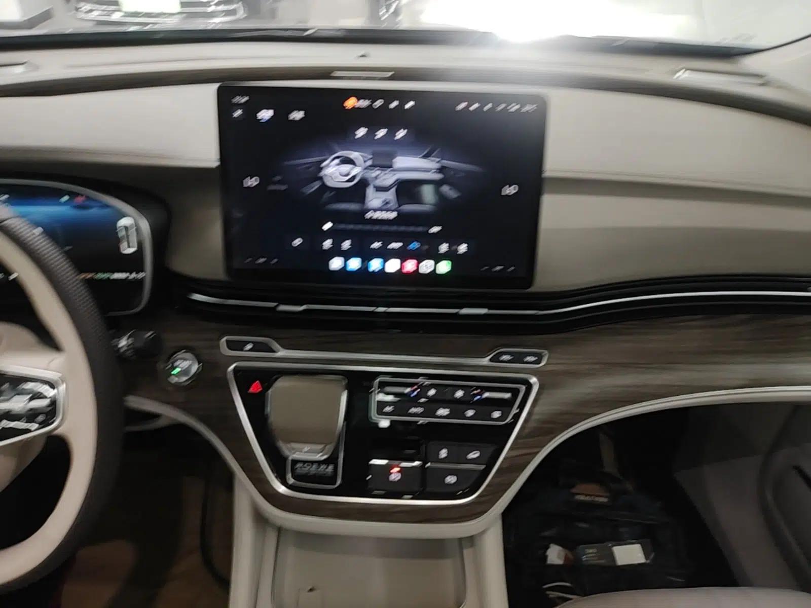 Roewe iMAX8 New Energy 2025 1.5T DMH Lu Zun Deluxe Edition — миниатюра 20